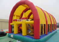 Castillos de salto rojos/del amarillo del PVC de la lona del agua inflable con el tejado