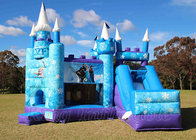 Los obstáculos inflables gigantes congelados del juego de diversión de los castillos suben áreas resbalan el castillo de salto