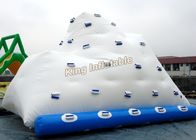 El iceberg inflable blanco del agua del PVC/explota deportes acuáticos juega para los adultos y los niños