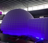 Nuevo diseño exterior gigante iglu LED tienda de cúpula inflable con 2 túneles entrada evento para la fiesta
