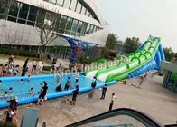 Diapositiva de suministro de agua inflable verde gigante modificada para requisitos particulares, diapositiva del resbalón N la ciudad