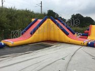 Parque flotante del agua de la diapositiva del agua inflable del triángulo para los juegos al aire libre
