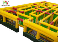 juegos gigantes de los deportes al aire libre del laberinto del laser de la carrera de obstáculos inflable amarilla del 15*15m para el alquiler