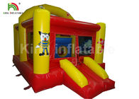 Trampolín inflable rojo ignífugo del castillo con la diapositiva para el alquiler del partido de los niños
