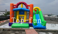 Castillo de salto inflable del parque de atracciones