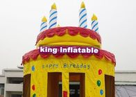 Castillo animoso inflable de la torta del feliz cumpleaños de Drawed de la mano para el diámetro de la familia los 4m