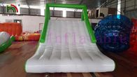La lona verde/del blanco 0.9m m del PVC explota uso de alquiler flotante del negocio de la diapositiva del juguete del agua