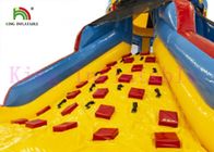 El PVC colorido explota la diapositiva seca de la torre de la diapositiva del carrusel con la pared que sube para los niños