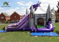 El castillo de salto inflable púrpura/gris con la diapositiva del dragón cubrió el patio