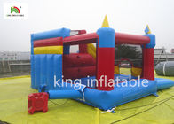 Pequeño castillo de salto inflable colorido con la diapositiva para los niños comerciales