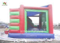 Castillo de salto inflable de la despedida de la casa de los niños del patio trasero con el alquiler EN14960 de la diapositiva