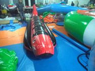 Barco rojo inflable emocionante del tiburón de PlatoTowable para los juegos del agua con