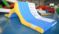 Juego de salto flotante inflable del deporte de la carrera de obstáculos del parque del agua del OEM