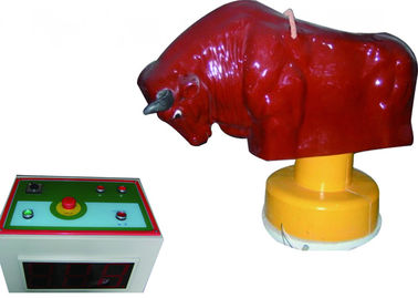 Corrida redonda de los juegos inflables de los deportes de la balanza con la sacudida de la vaca para los vaqueros