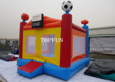 Niños divertidos de la lona del PVC que saltan la casa animosa inflable del castillo con fútbol