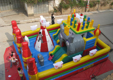 Tema agradable de costura cuádruple de la cabra del centro inflable del juego al aire libre