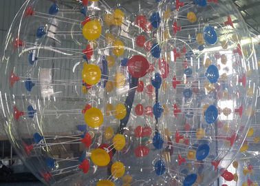 Bola de parachoques 0.8m m inflable divertida con la soldadura coloreada de los anillos en D fuerte