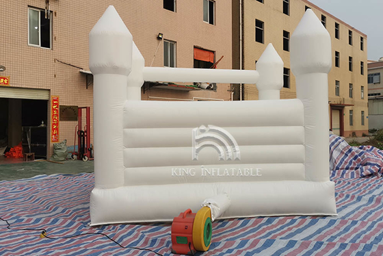 Cama de salto blanca inflable del castillo el 13ft*11.5ft*10ft Jumper Bouncy Castle Wedding Decorations de la gorila para el partido