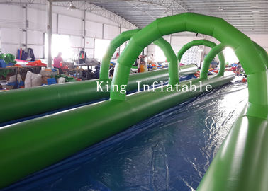 Ciudad inflable del agua del resbalón de la lona del PVC de los carriles dobles inflables de la diapositiva los 300m de largo