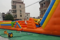 Las carreras de obstáculos inflables de los niños más grandes aterrizan curso gigante del asalto del juego del deporte