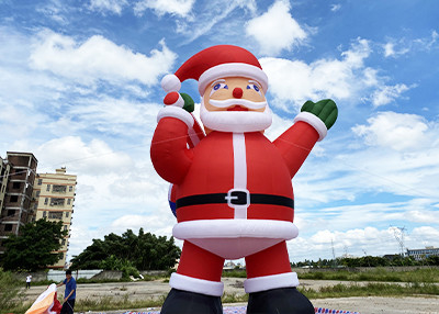 Las decoraciones navideñas inflables de Papá Noel 20 pies 26 pies 33 pies grandes explotan a Papá Noel