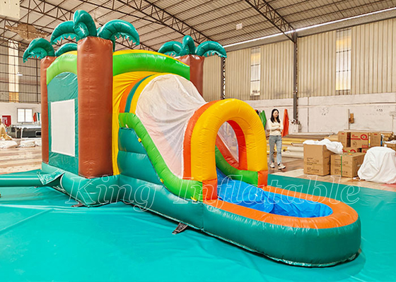 Niños tropicales de la casa de la despedida del tema de la selva que saltan a la gorila inflable del castillo animoso combinada con el tobogán acuático de la piscina
