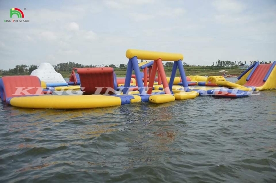 Parque acuático flotante flotante de gran tamaño