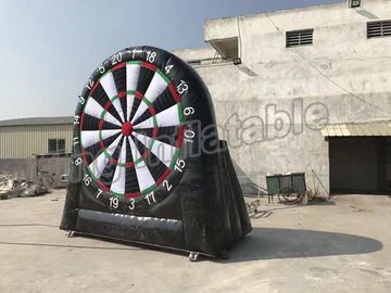 Color blanco y negro del fútbol de dardo del tablero de los juegos inflables gigantes de los deportes al aire libre
