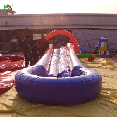 Juego de agua inflable de una vía deslizamiento N deslizamiento de la ciudad deslizamiento con alfombra blanda deslizamiento de agua con piscina para el evento