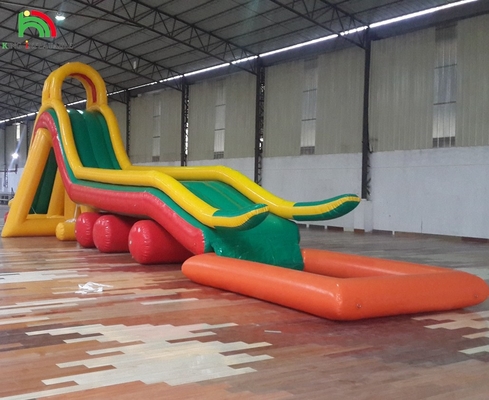 Parque de juegos inflable Campo de deportes de obstáculos tobogán de agua inflable con piscina