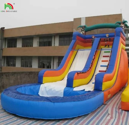 Populares toboganes de agua inflables comerciales con piscina para la venta