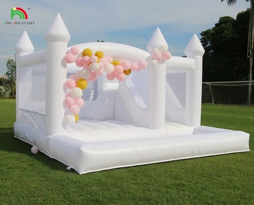 Comercial Blanco Inflable Bounce Castle House Niños tobogán acuático con agujero de bolas