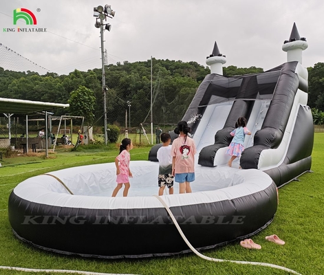 Deslizamiento de agua inflables comerciales en blanco y negro con deslizamientos de agua de piscina inflables