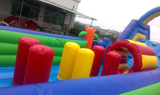 Parque de juegos inflables de PVC gigante para niños, campo de obstáculos inflables al aire libre