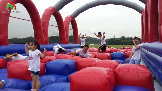 Gran obstáculo inflable Niveles irregulares de la plataforma