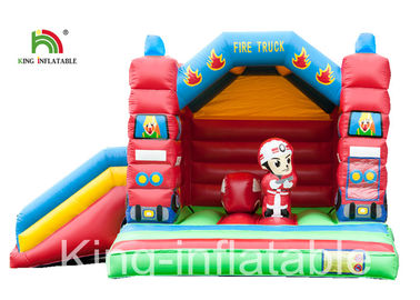 Deslice el tipo castillo de salto inflable del trampolín del coche de bomberos para los niños interiores