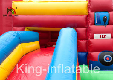 Deslice el tipo castillo de salto inflable del trampolín del coche de bomberos para los niños interiores
