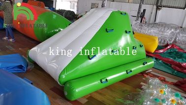 Mini iceberg inflable para los parques del agua con verde y blanco de la diapositiva