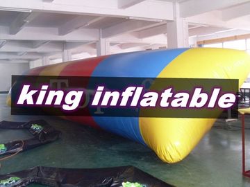 Juguetes rojos/del amarillo/del azul 0.9m m del PVC del agua/diapositiva inflables de Saturn con la bola de la gota