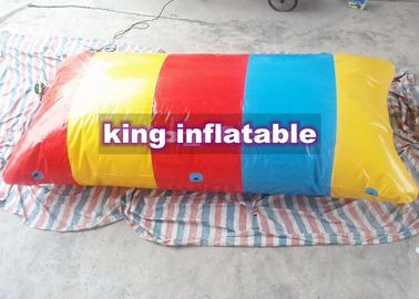 Juguetes rojos/del amarillo/del azul 0.9m m del PVC del agua/diapositiva inflables de Saturn con la bola de la gota