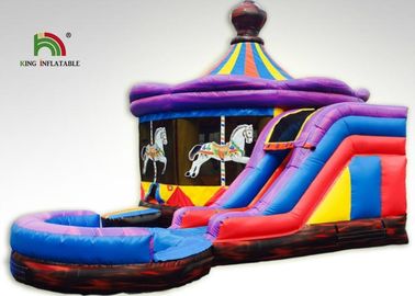 casas comerciales de la despedida de la diversión inflable del carrusel de la púrpura de los 8x6m con la diapositiva para los niños