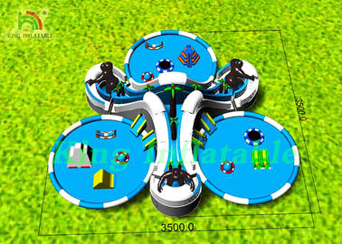 Parques inflables enormes del agua con los personajes de dibujos animados, diapositivas, piscinas