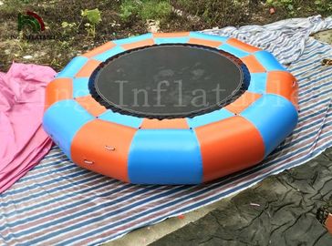 el diámetro de los 5m explota el juguete del agua de la lona del PVC del trampolín del agua para la fiesta de Navidad