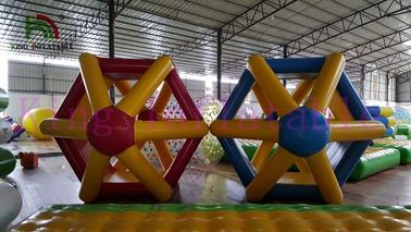 Juguete inflable del agua del PVC/de TPU, rodillo que camina colorido en el agua para los deportes acuáticos