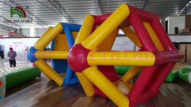 Juguete inflable del agua del PVC/de TPU, rodillo que camina colorido en el agua para los deportes acuáticos