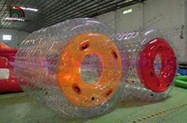 Juguete inflable comercial del agua del balanceo al aire libre, diámetro de las bolas de balanceo los 2.8m de largo * los 2.4m