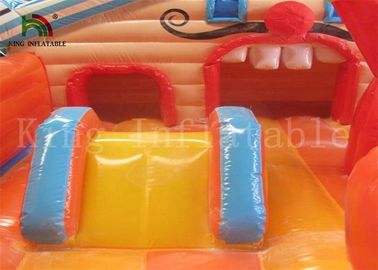 Casas comerciales inflables de la despedida del PVC del payaso colorido 0.55m m con la diapositiva para los niños