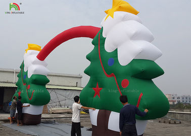 Los productos inflables 11*5 m de la publicidad EN14960 explotan los arcos Papá Noel del árbol de navidad