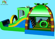 Cocodrilo verde de salto del castillo de la carrera de obstáculos inflable interior del parque, bosque del coco - mezcla temática