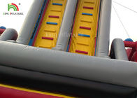 La historieta roja del coche inflable seca los carriles dobles de la diapositiva para el patio al aire libre de los muchachos/de los niños